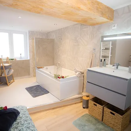 Odyssee L'expérience Commence Ici Jacuzzi